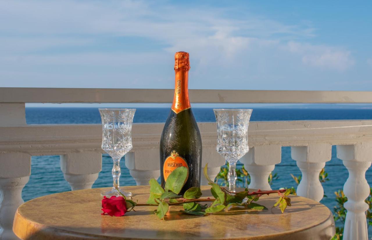 Agoulos Beach Hotel Argászi Kültér fotó