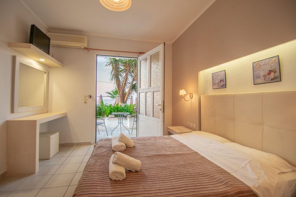 Agoulos Beach Hotel Argászi Kültér fotó
