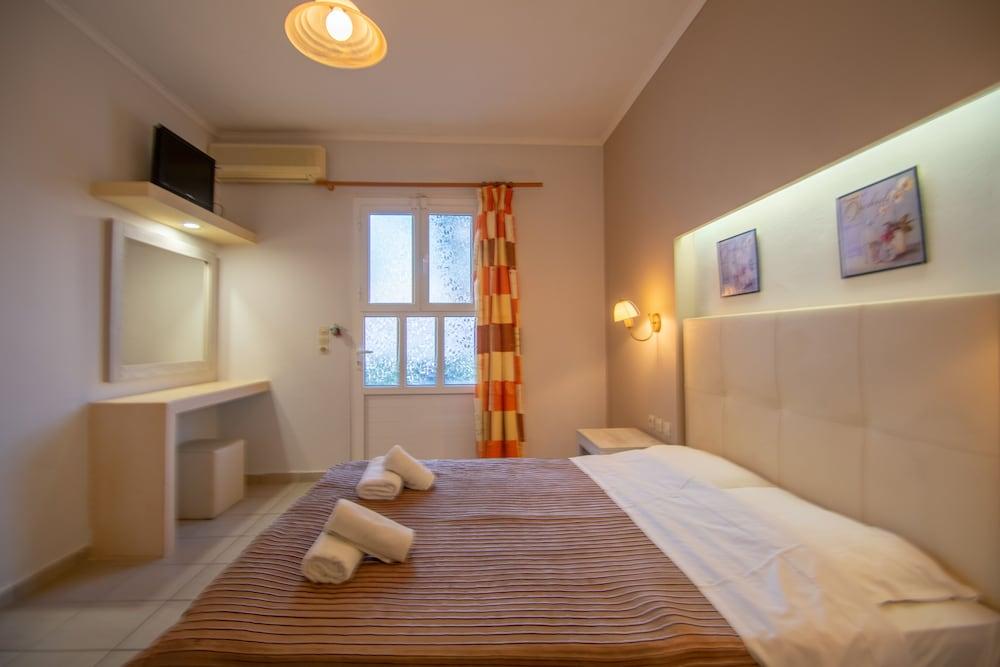 Agoulos Beach Hotel Argászi Kültér fotó