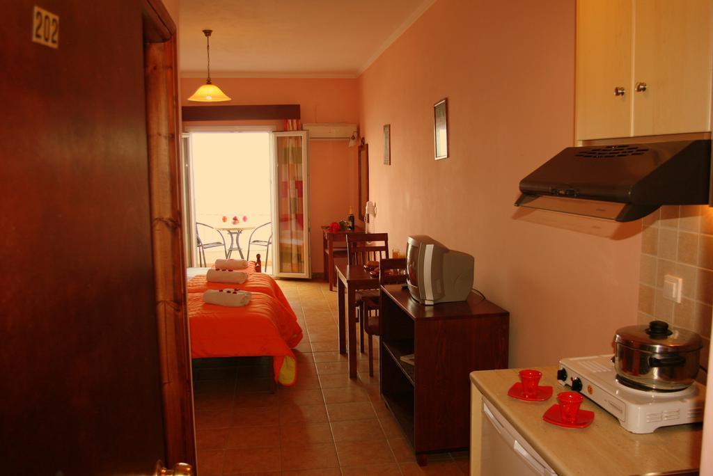 Agoulos Beach Hotel Argászi Kültér fotó
