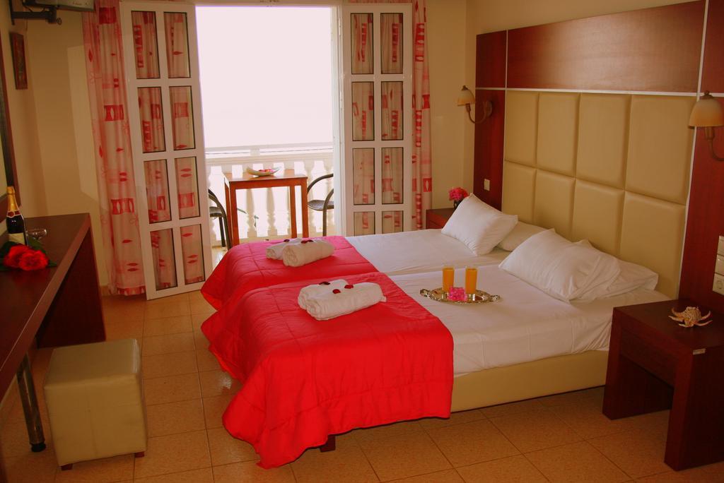 Agoulos Beach Hotel Argászi Kültér fotó